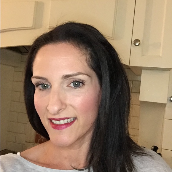 Meet your Posher, Elissa - Picture 1 of 1